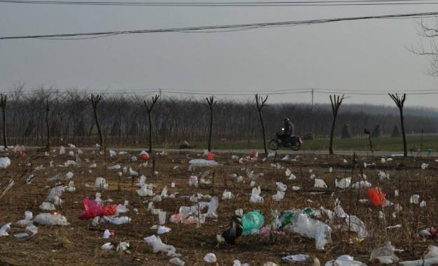 保護(hù)環(huán)境，從一個(gè)塑料袋做起，白色污染觸目驚心 森盛隆配圖